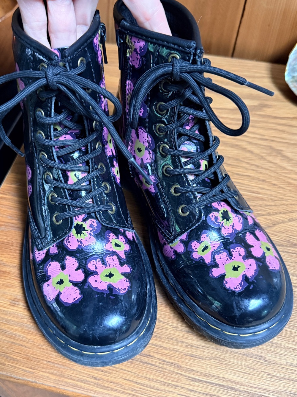 Dr. Martens Junior Pansy Patent Leather Lace-Up Boots Vibrant Floral Print sz 2